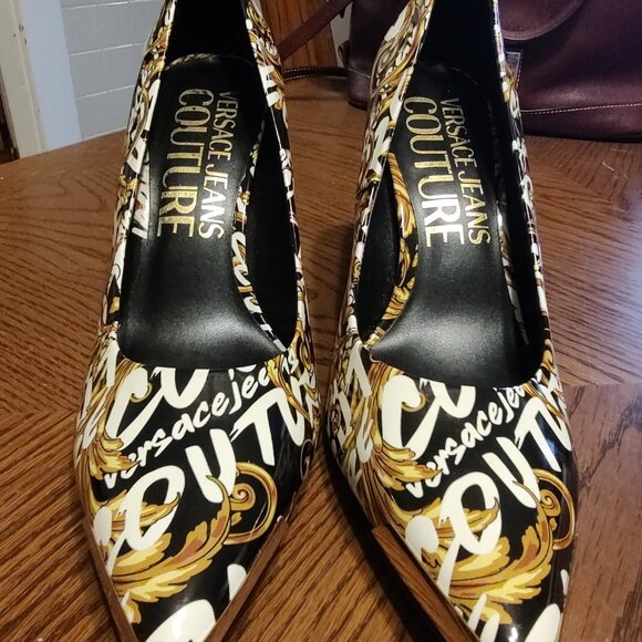 Elegant Black and Gold Women's Heels - Picture 4 of 7